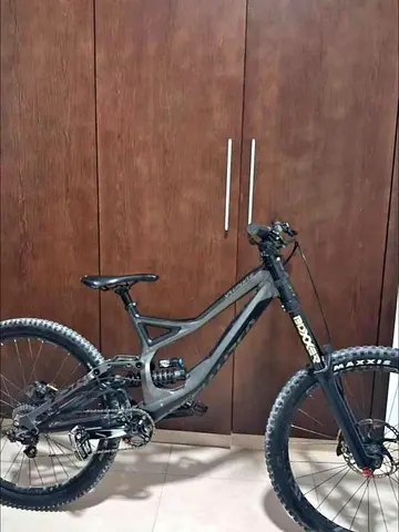 Specialized demo 8