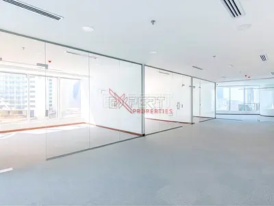 مساحة عمل فاخرة | إطلالة بانورامية على قناة دبي | تصميم واسع