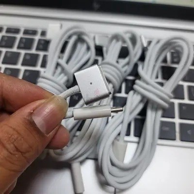 Magasafe 3 to type -C / magnetic-style charging cables for apple macbook- excillent condition