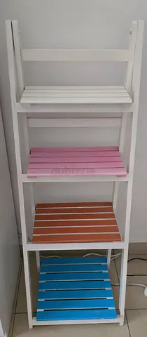 White wooden 4-tier shelf with multicolour slatted trays — good condition