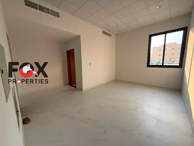 استديو للإيجار السنوي في عجمان، المويهات 3، 2 حمام، تشطيب ممتاز، بسعر 22,000 درهم سنوياً، 4 دفعات، تأمين 2,000 درهم كاش. فرصة مميزة.