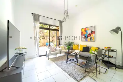 Classic 1BR + Private Garden in Old Town, Downtown | Ideal for Mid - Term, Monthky & Weekly Stays | All Bills Inclusive
