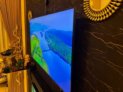 65 Samsung Smart TV in Excellent Condition