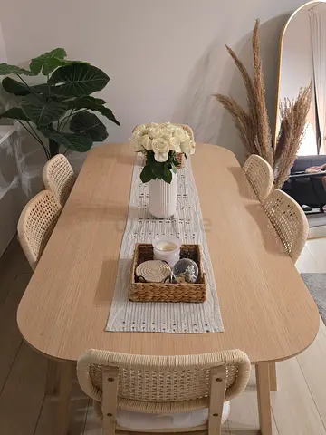 6 seats dining table