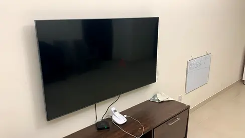 55 Samsung LED TV - Wall-mounted, Good Condition