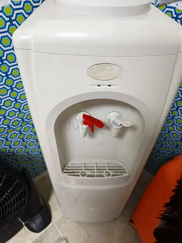 Water dispenser for urgent sale good condition