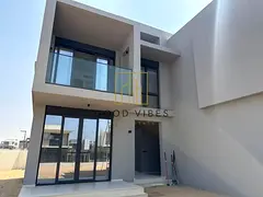 Single Row | Closed Kitchen | Bright Interior