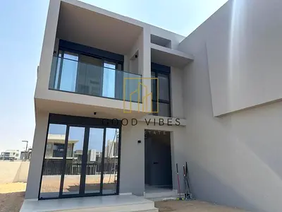 Single Row | Closed Kitchen | Bright Interior