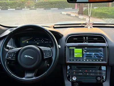 2017 Jaguar F-PACE — фото 9