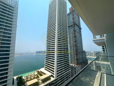 Your Front Row Seat to Dubai's Waterfront | Beach Mansion