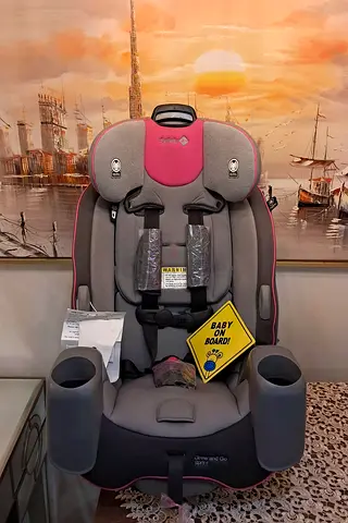 لبيع كارسيت ماركة Safety 1ST ممتازة ومريح للطفل مناسب لجميع الأعمار For sale top brand car seat