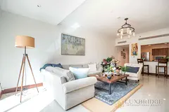 Large Layout | Mid Floor | Open Kitchen