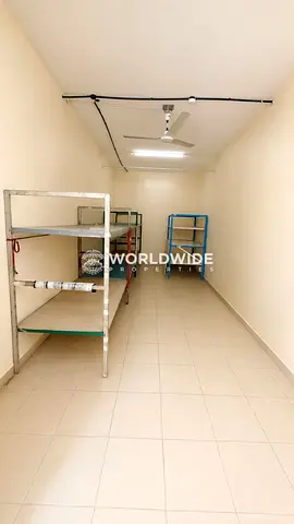 عقار مميز على الطريق الرئيسي، بمساحة 350 قدم مربع، للإيجار مقابل 4000 سنوياً.