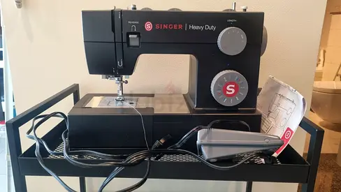 Singer 4432 Heavy Duty Sewing Machine (32 stitches, Black Eddition)