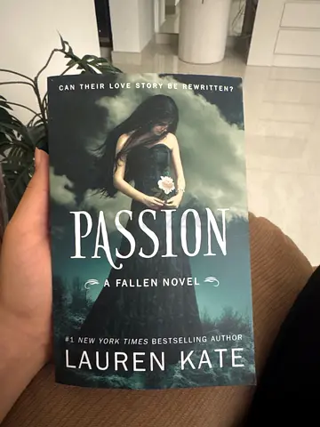 Passion by Lauren Kate - A Fallen Novel (paperback)