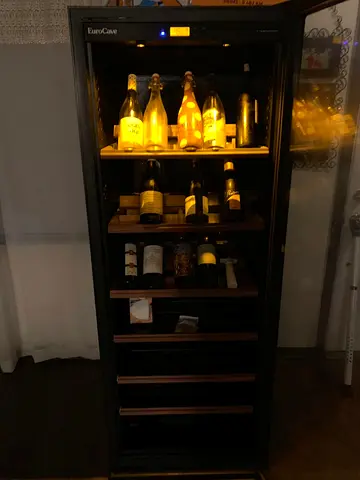 EuroCave wine beverage fridge dual zone Freestanding great condition