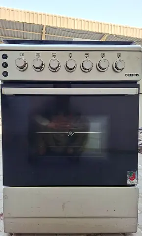 4 burner 60×60 Geepas Gas cooker for sale