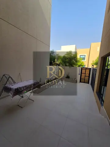 فيلا فاخرة | 3 غرف + غرفة خادمة | بدون رسوم خدمات لخمس سنوات | تملك حر لجميع الجنسيات | مطبخ مجهز بالكامل | تشطيب فاخر | تصميم عصري | موقع ممتاز