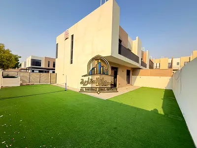 Lavish 4BR townhouse| With Study Room + Maidroom In Nasma