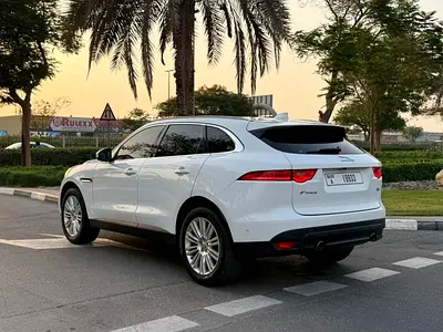 2017 Jaguar F-PACE — фото 5