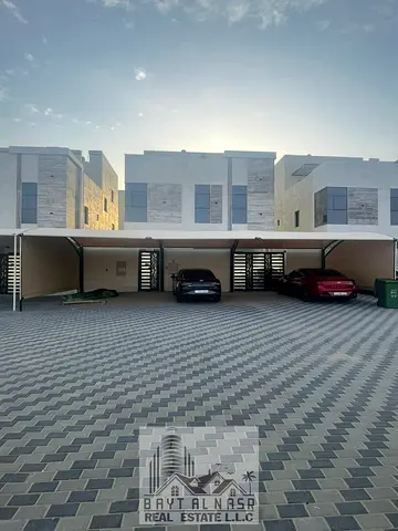 Hurry Up l! 5 Bedroom Villa With 2 Maid Room Inside Parking For Rent In Helio 2