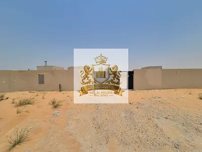 ارض مسوره للايجار بالشارقه منطقه الصجعه الصناعيه .. حوطه مكونه من .. مكتب وغرفه ومطبخ وحمام .. قوه الكهرباء 24 ك ف يوجد غاز طبيعي .. مساحه الارض 7500