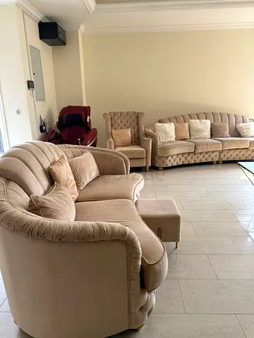 كراسي استخدام بسيط ونظيفة