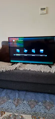 32 LED TV in good working condition (wall/stand) — used