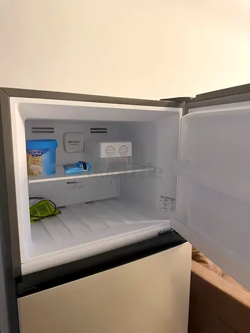 Hisense Top Freezer Refrigerator - Silver, Good Condition