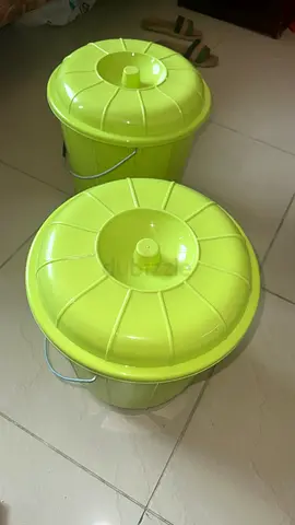 Green plastic household bucket with handle and lid - good condition