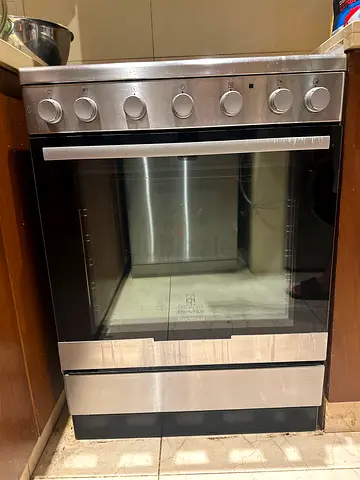 Used freestanding stainless steel electric oven with 4 burners
