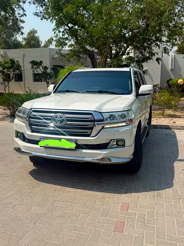 Toyota Land Cruiser GXR 2018 | GCC Specs | Pristine Condition