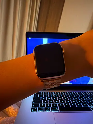 Apple Watch Series 4 (with metal link band) - Good working condition