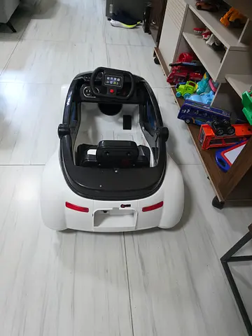 Kids ride-on car with Remote control and charger - good condition