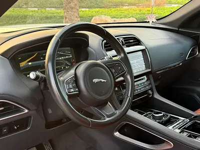 2017 Jaguar F-PACE — фото 8
