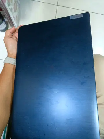 Lenovo laptop - good condition, light scratches on lid