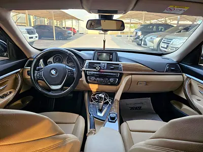 Stunning BMW 3-Series 320i 2018 | European Specs | Excellent Condition