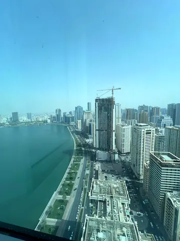 🏡 للبيع | شقة 4 غرف وصالة في المجاز 3 بإطلالة بحرية مفتوحة