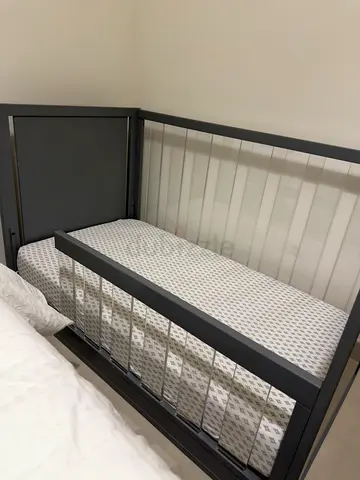 Pottery Barn Kids Sloan Acrylic baby/Toddler Bed