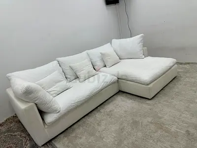 Like new condition the one lshape sofa