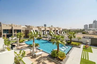 LUXURY | CHILLER FREE| DIRECT POOL ACCESS