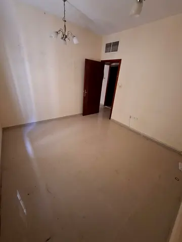 One-bedroom apartment with one month free and central air conditioning