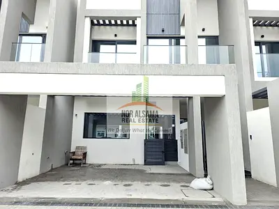 Elegant 4BR Townhouse Family-Friendly Community