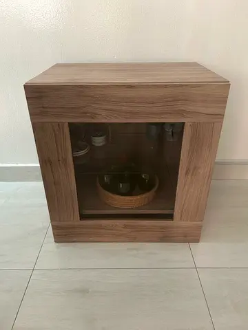 wall mounted cabinet