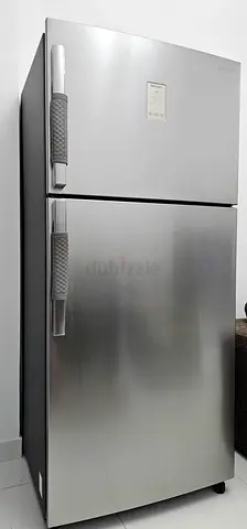 FOR SALE: Samsung Fridge - Like Brand New! 📍 Color: Silver