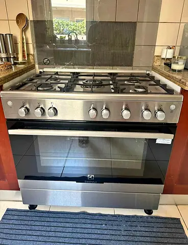 Electrolux Gas Stove 90cm Mint Use Like New