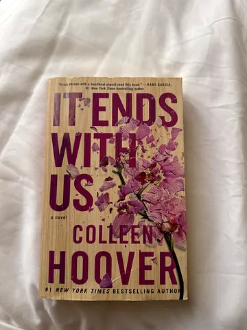 It Ends With Us by Colleen Hoover - Paperback
