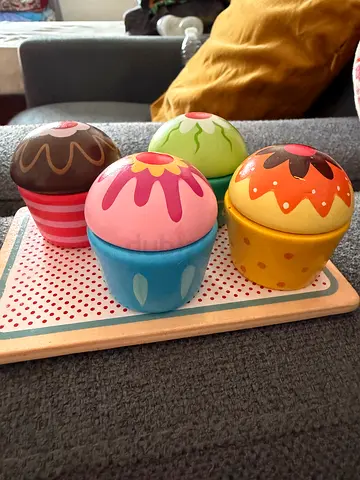Wooden cupcake set