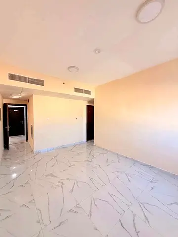 شقة للإيجار السنوي – البوطينة 🏡 غرفة وصالة ✨ ثاني ساكن 💰 الإيجار السنوي: 27,000 درهم 💳 الدفع: حتى 6 دفعات 🛡️ التأمين: شيك 📝 الرسوم الإدارية