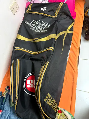 Cricket Kit Bag - Large Gear Holdall (Black Gold)